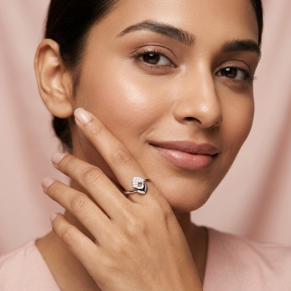 Amora Ring in 925 Sterling Silver